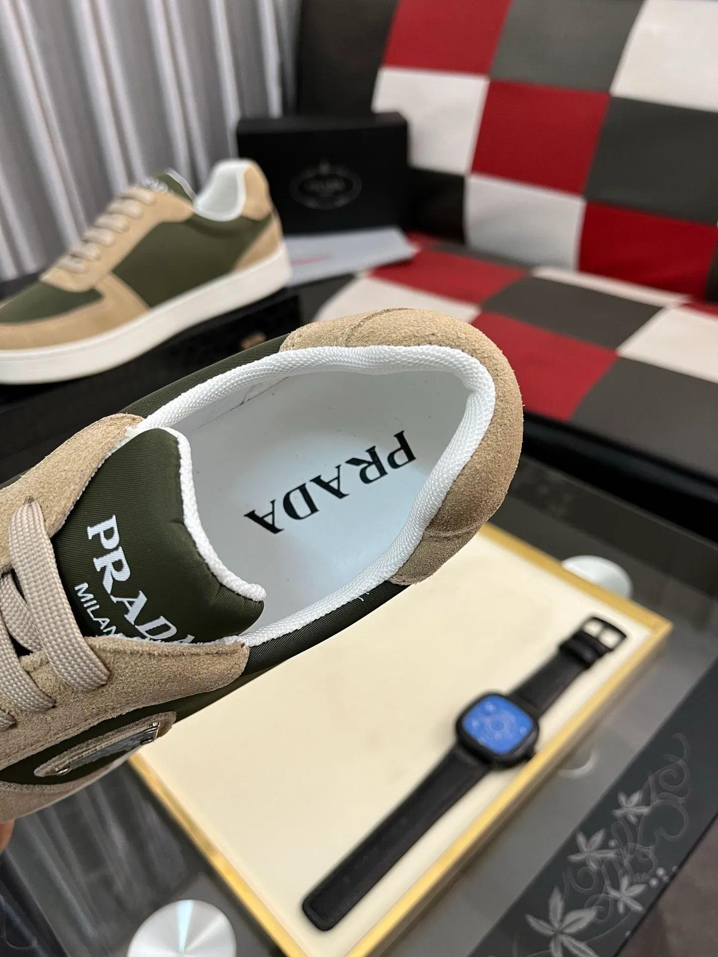 Men's shoes 💰440⌚️⌚️【PRADA】Prada ~ unique and casual style. New models from Prada official website are coming [Celebrate][Celebrate]🏃High-end brand casual shoes ➕Full set of packaging😍😍 Men's 2023 counters are on sale simultaneously, Italian imported brands select first-layer Italian cowhide. 🐑Sheepskin lining (refuses to discolor and rub feet) Sole: Original sole specially provided by the original factory 🎬Better in kind Size number: 38-444️⃣Colors available